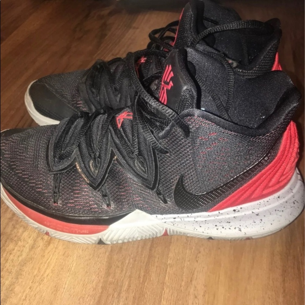 Kyrie 5 “Bred” size 8